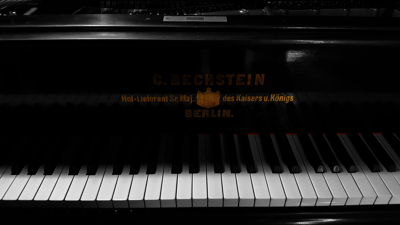 PIANO PEOPLE.